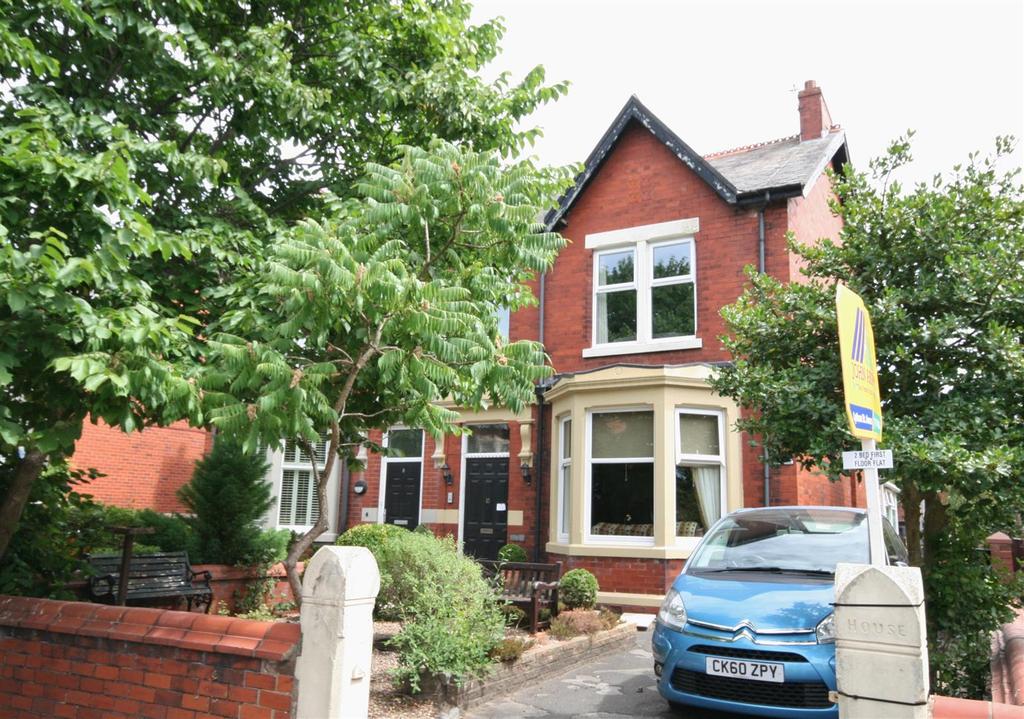 Elms Avenue, Lytham 2 bed flat £198,950