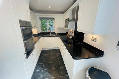2 bedroom apartment to rent, Cliddesden Road, Basingstoke RG21