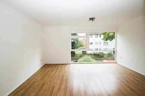 2 bedroom flat to rent, Glengall Road, Woodford Green