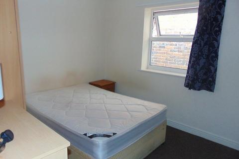 4 bedroom flat to rent - Burgess Road