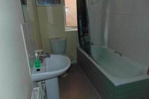 4 bedroom flat to rent, Burgess Road