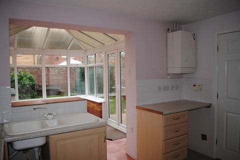 3 bedroom terraced house to rent, Hever Close, Grantham