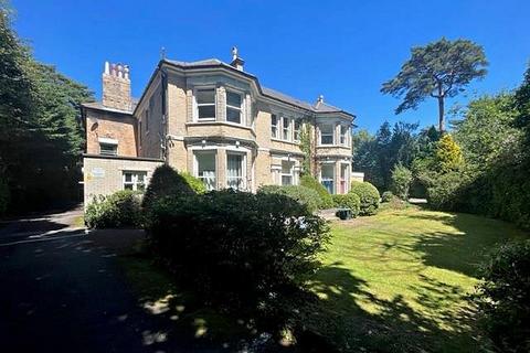 4 bedroom flat to rent, Bournemouth