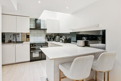 3 bedroom house to rent, Walham Yard, London