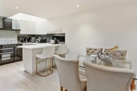 3 bedroom house to rent, Walham Yard, London