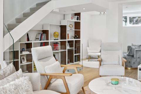 3 bedroom house to rent, Walham Yard, London