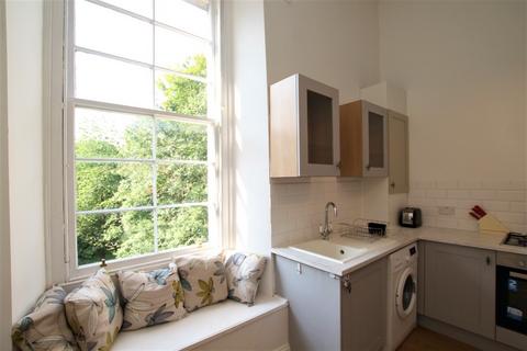 3 bedroom flat to rent, Glasgow Street, Flat 2/1, Hillhead, Glasgow, G12 8JW