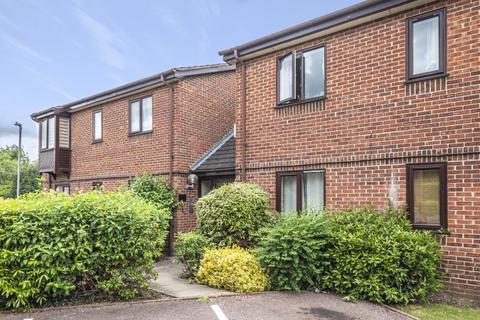 2 bedroom flat to rent, Poets Chase,  Aylesbury,  HP21