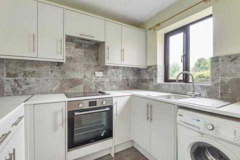 2 bedroom flat to rent, Poets Chase,  Aylesbury,  HP21