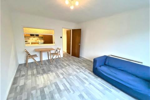 1 bedroom ground floor flat to rent - Salter Court, Montague Road, Wimbledon, London, SW19