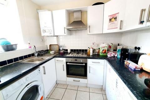 3 bedroom flat to rent, Weston street, Southwark