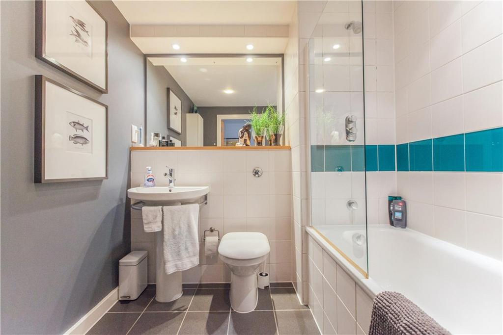 Hamilton Court  Bathroom