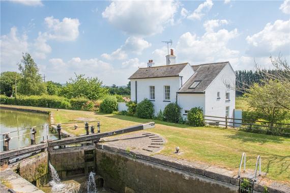 Horton Road Slapton Leighton Buzzard Buckinghamshire Lu7 3 Bed