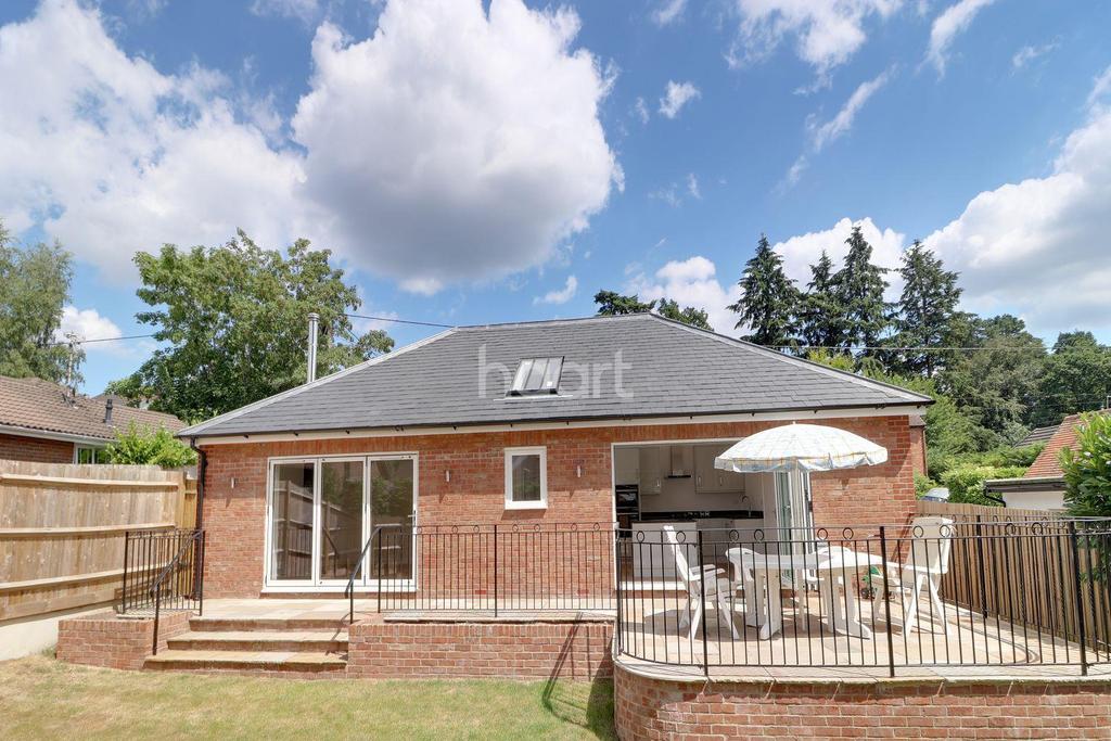 Southview Road, Headley Down, Hampshire 2 bed bungalow £485,000