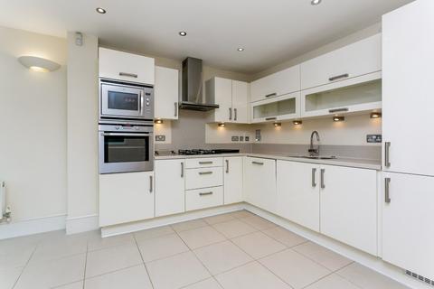 5 bedroom detached house to rent, Springfield Road, Windsor, Berkshire