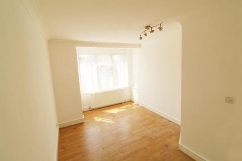 2 bedroom flat to rent, Seymour Avenue, Tottenham, N17