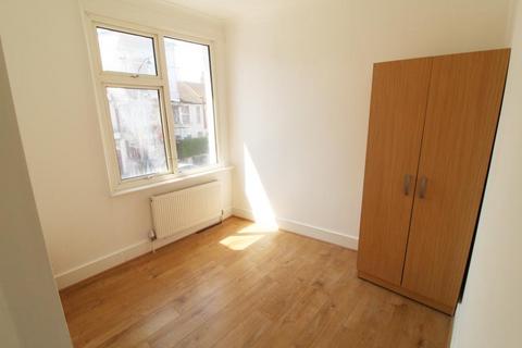 2 bedroom flat to rent, Seymour Avenue, Tottenham, N17