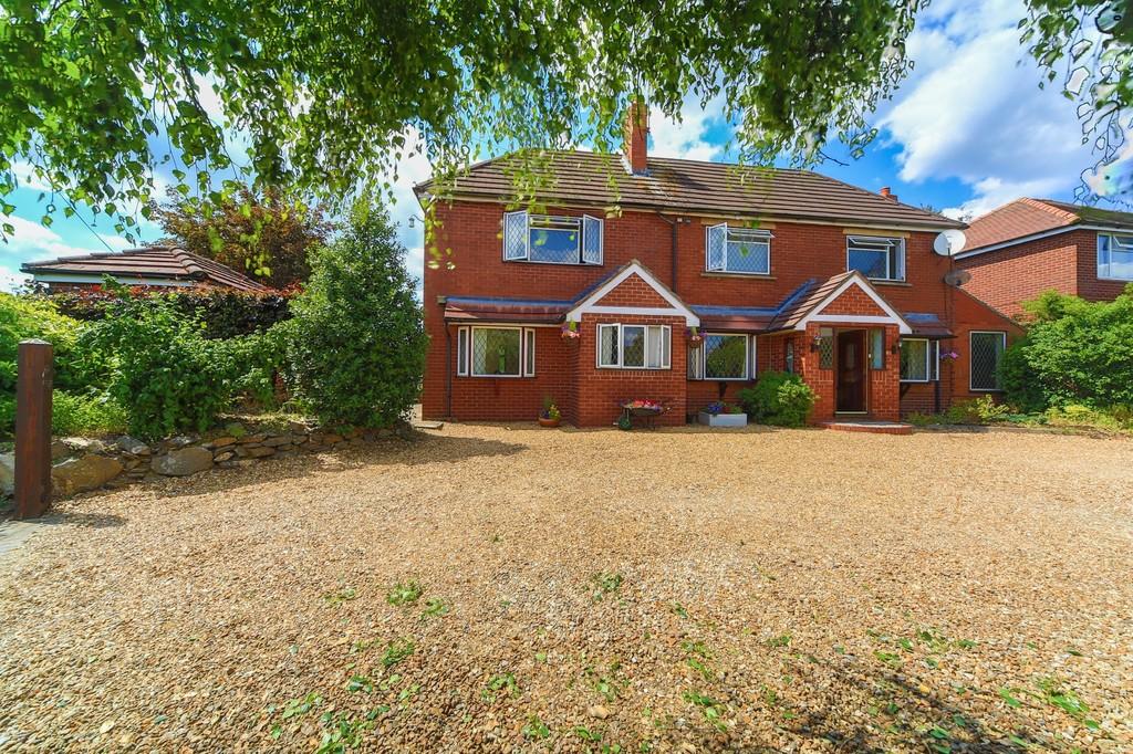 Crewe Road, Sandbach 5 bed detached house £375,000