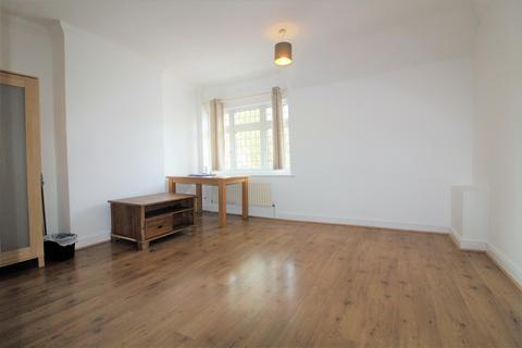 3 bedroom flat to rent, Percival Road, Enfield, EN1