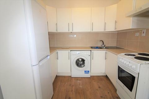 3 bedroom flat to rent, Percival Road, Enfield, EN1