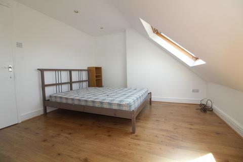 3 bedroom flat to rent, Percival Road, Enfield, EN1