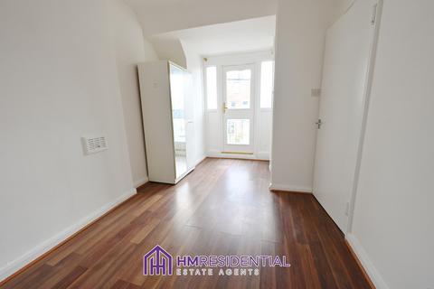 3 bedroom flat to rent, Diana Street, Arthurs Hill NE4