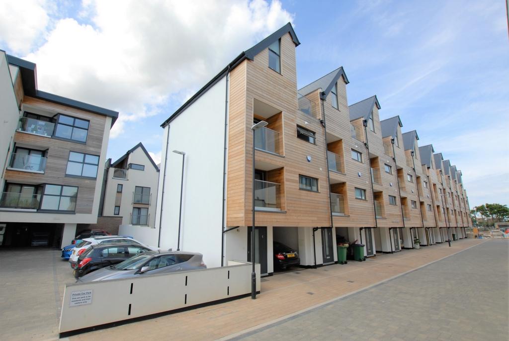 Fishermans Beach, Hythe, CT21 3 bed townhouse £495,000