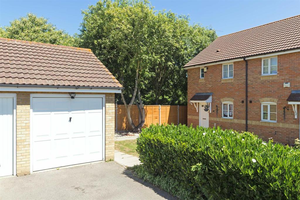 Recreation Way, Sittingbourne 3 bed end of terrace house £240,000