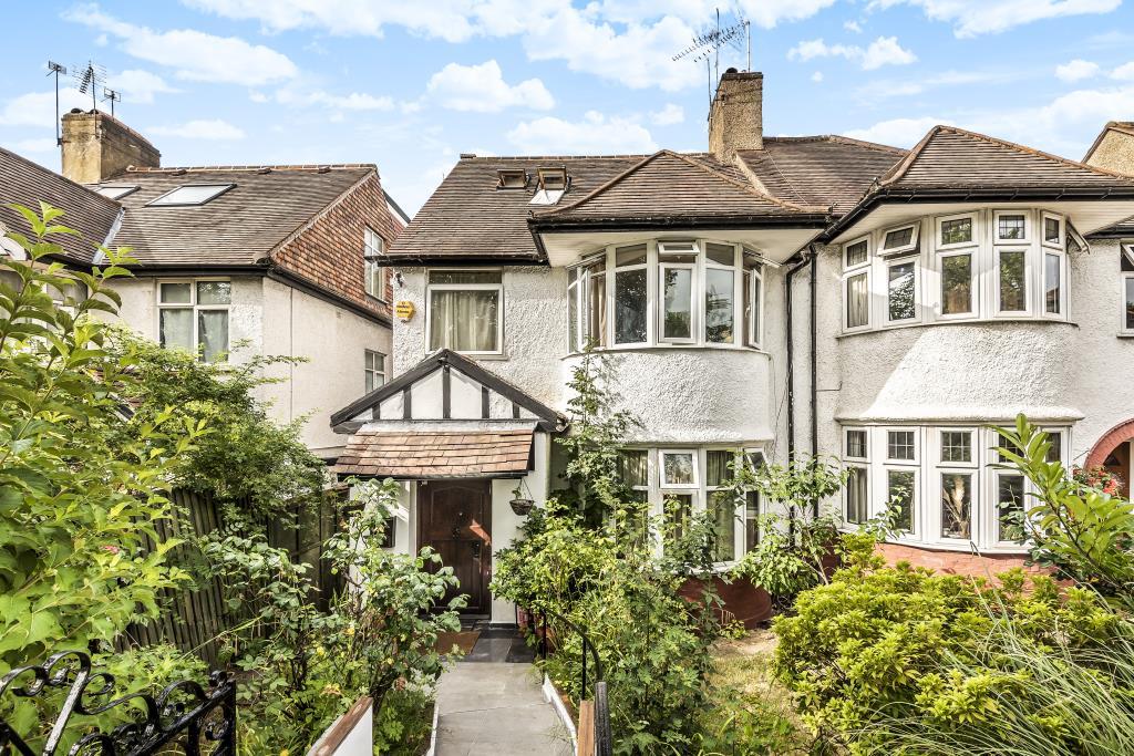 Holders Hill Avenue, London, NW4 7 bed semidetached house £860,000