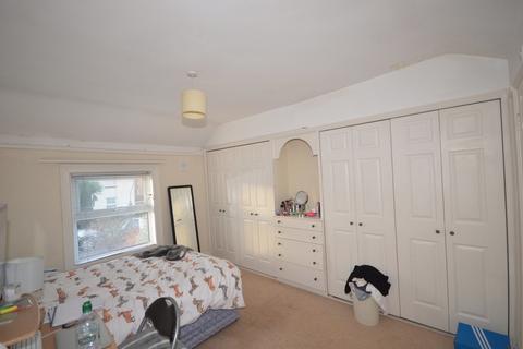 5 bedroom detached house to rent, Denmark Road, Winton, Bournemouth