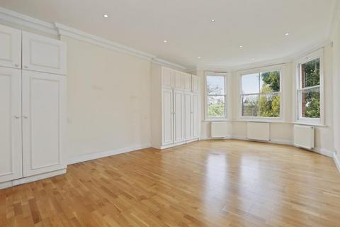 4 bedroom flat to rent, Compayne Gardens, South Hampstead, NW6