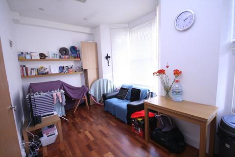 2 bedroom flat to rent, Fairbridge Road, Holloway