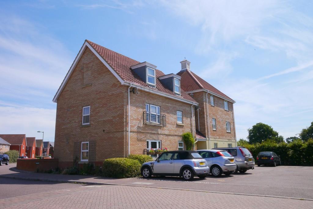 Rushton Drive, Carlton Colville, Lowestoft 2 bed apartment £120,000