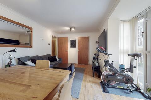 1 bedroom flat to rent, Cresta House