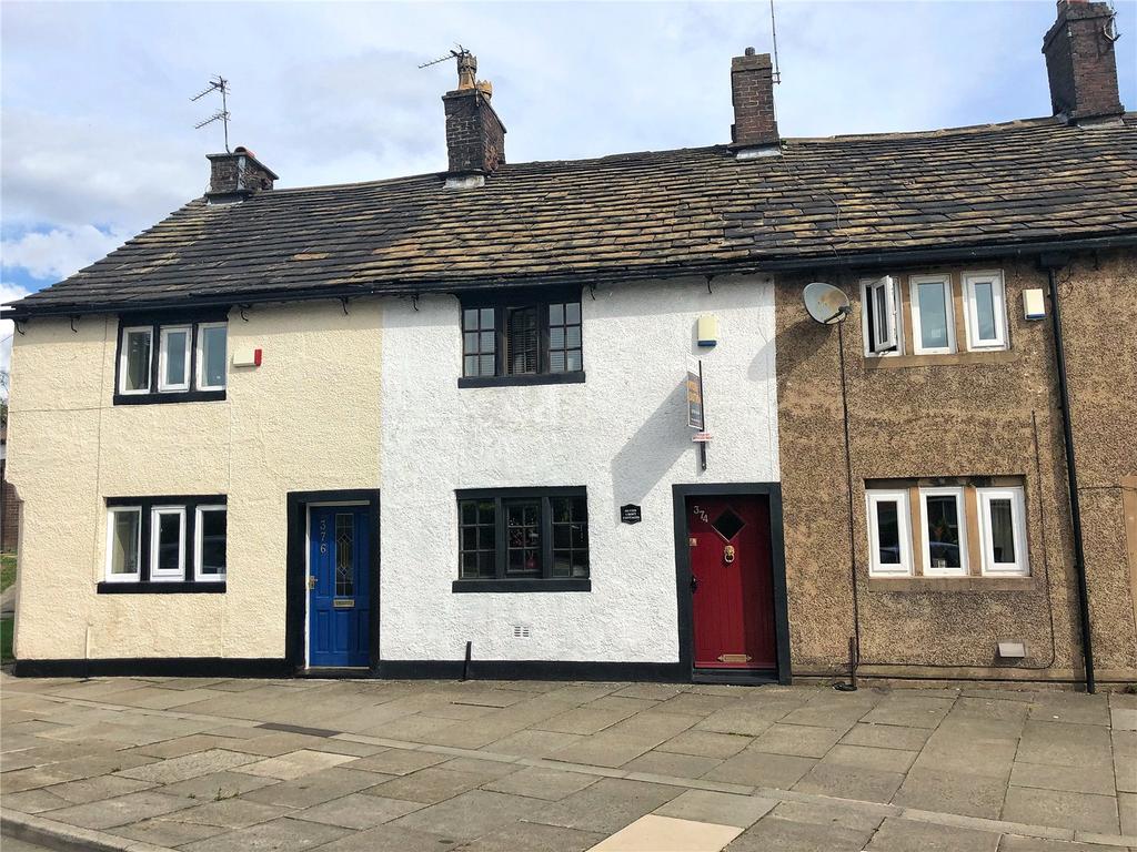 Rochdale Road, Shaw, Oldham, Greater Manchester, OL2 2 bed terraced