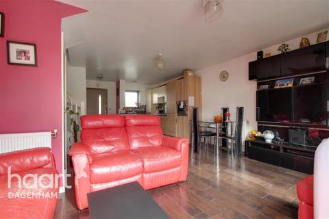 3 bedroom end of terrace house to rent - Day Drive, Dagenham, RM8