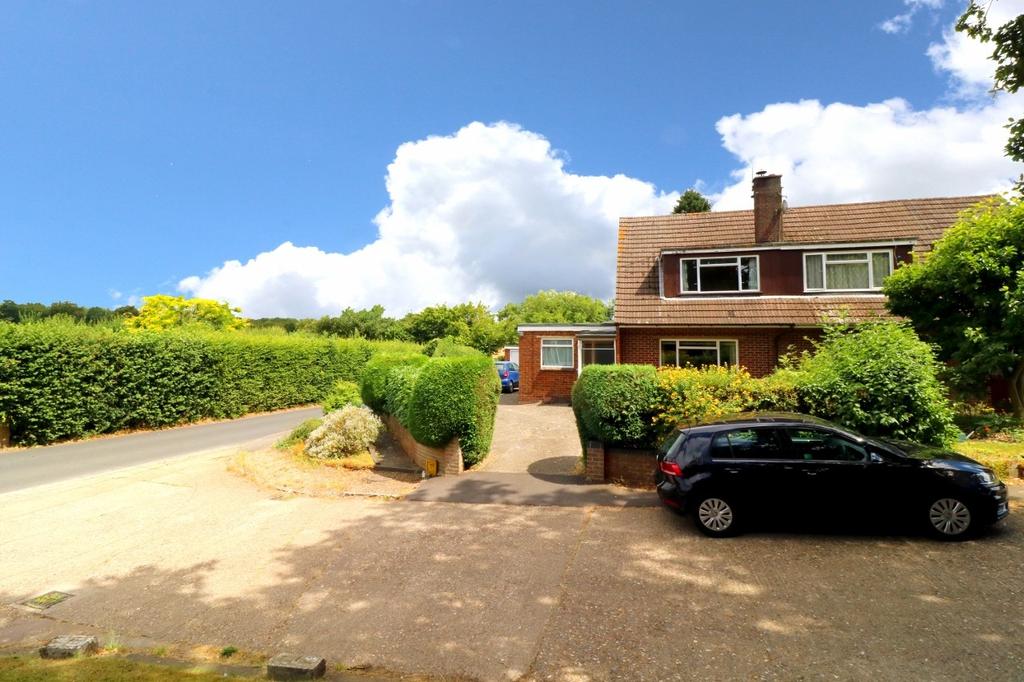 Nelson Close, Winchmore Hill, HP7 4 bed semidetached house £550,000