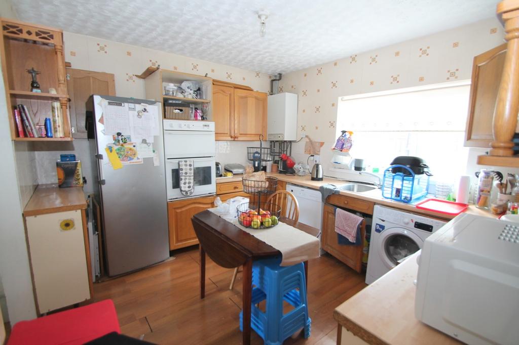 Stanwell Close, Stanwell Village, TW19 3 bed terraced house £250,000