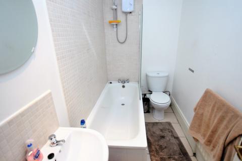 2 bedroom flat to rent, William Street, Newcastle Upon Tyne