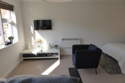 Studio to rent, Pages Gardens, Reading Road, Pangbourne, Reading, RG8