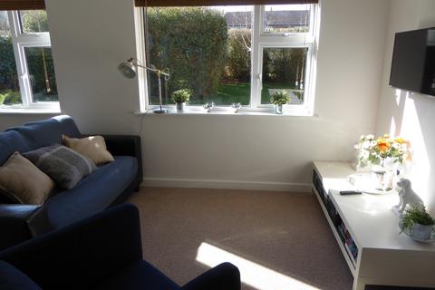 Studio to rent, Pages Gardens, Reading Road, Pangbourne, Reading, RG8