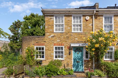 2 bedroom end of terrace house for sale, St. Hilda's Road, Barnes, London