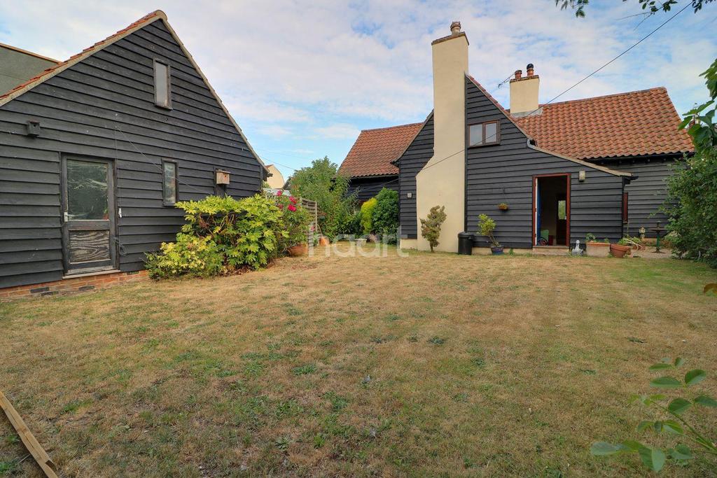 High Street, Great Oakley, Essex 3 bed detached house £375,000