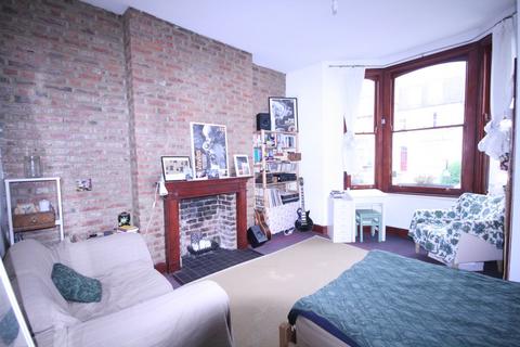 2 bedroom flat to rent, Dalmeny Road, Tufnell Park