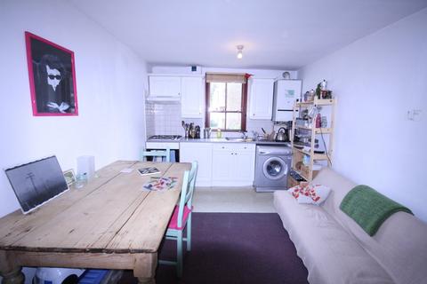 2 bedroom flat to rent, Dalmeny Road, Tufnell Park