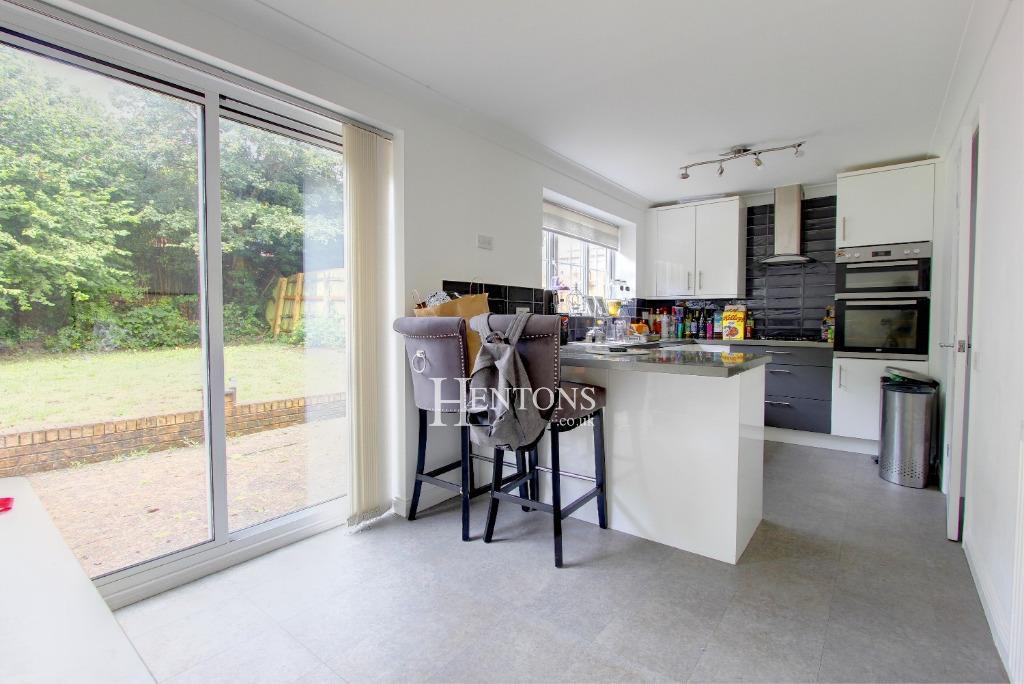 Cork Drive, Pontprennau, Cardiff 3 bed detached house £1,100 pcm (£