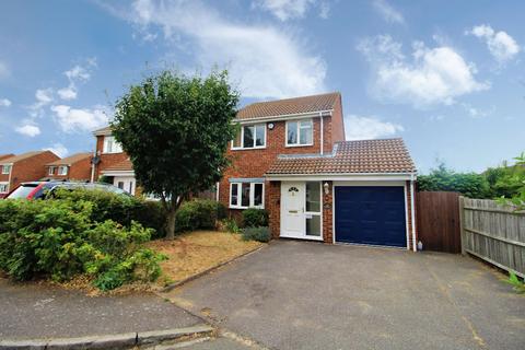 3 bedroom detached house to rent, Jowitt Avenue, Kempston, MK42