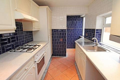 3 bedroom terraced house to rent - Magpie Hall Road, Chatham
