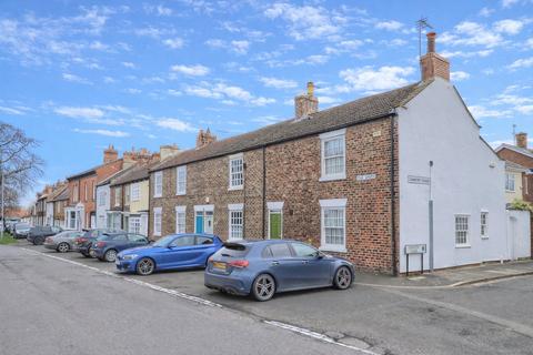 2 bedroom end of terrace house for sale, The Green, Norton