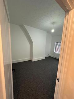 3 bedroom apartment to rent, Kemble Street, Prescot, Liverpool